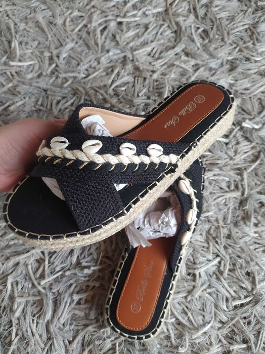 Chinelos Pretos Novos