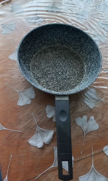 Сковорода з покриттям