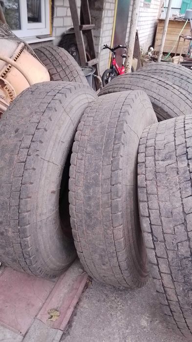 Продам резину бу КАМАЗ 10R20 Китай