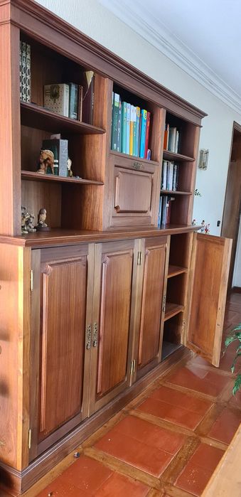 Estante para livros ou não.