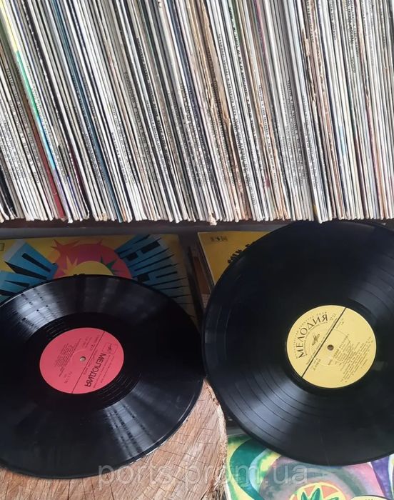 Распродажа большой коллекции виниловых пластинок грампластинок