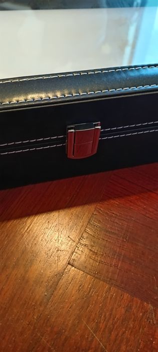 Caixa para 12 relógios