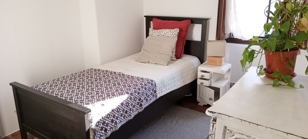 Quarto individual para arrendar em casa partilhada com residente