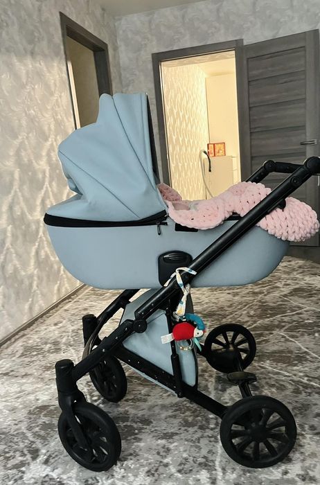 Продам коляскуПродам Anex e/type 2 в1. Люлька в хорошому стані.