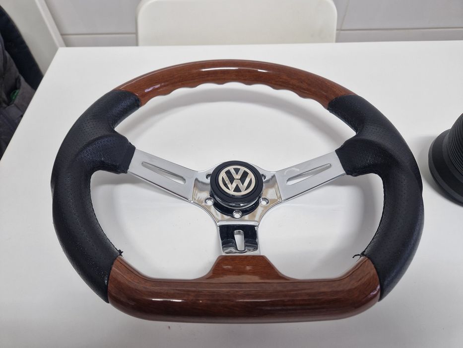 Volante couro e madeira