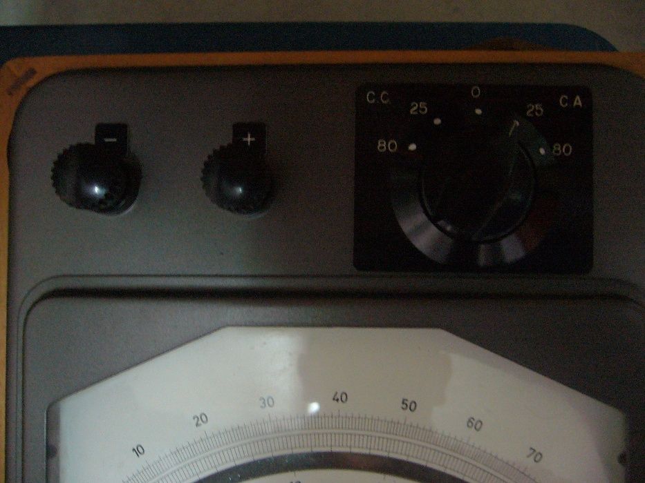 Vendo Voltimetro Vintage em estado Novo