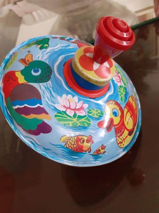 Pião. Brinquedo de coleção.