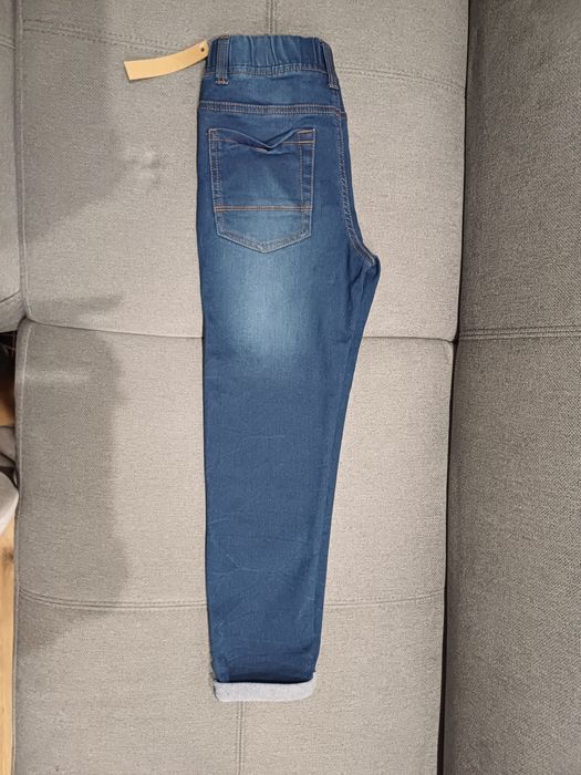Nowe jeansy chłopięce rozmiar 134