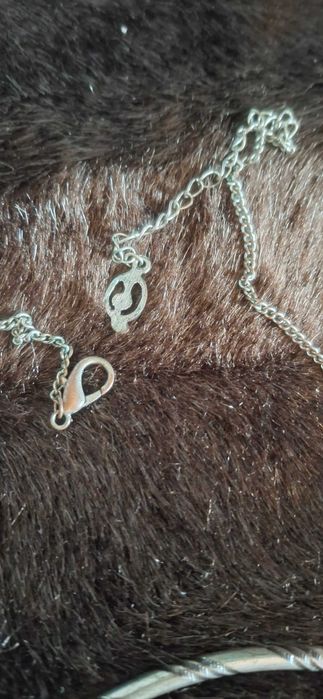 Colar Stradivarius com lua e gota