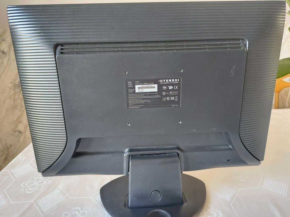Monitor Hyundai + kable + przejściówka HDMI Zadbany oraz Sprawny