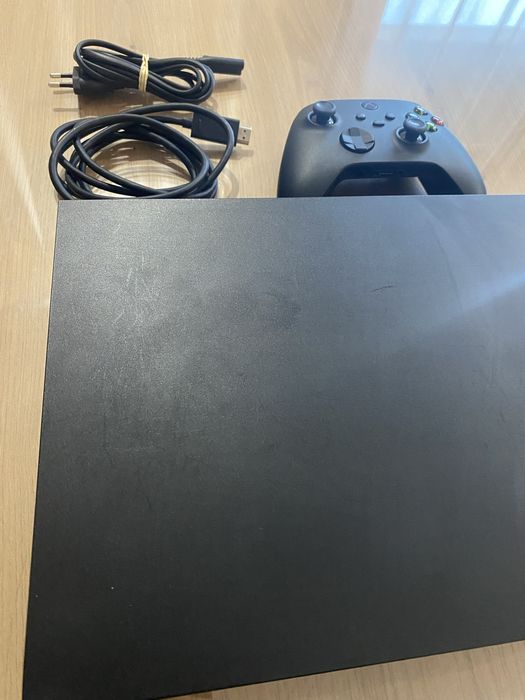 Xbox One X + comando