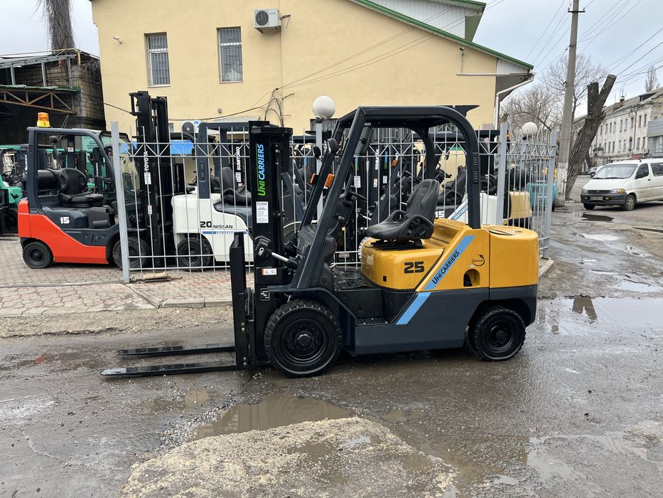 Вилковий навантажувач Nissan-Unic дизельний, вилочный погрузчик