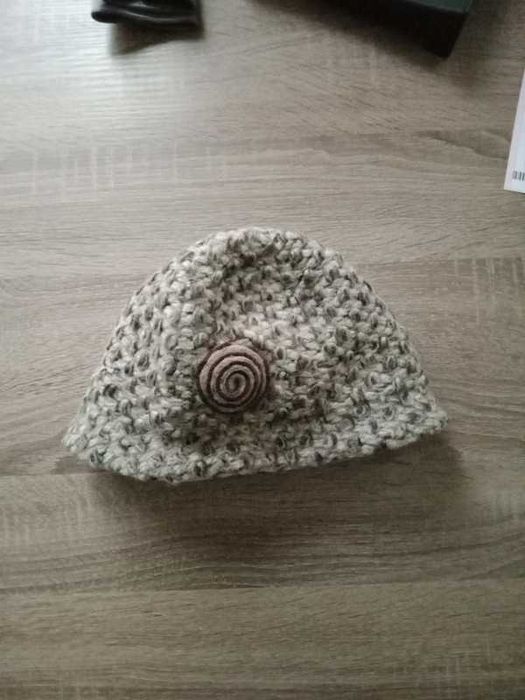 Czapka damska kapelusik