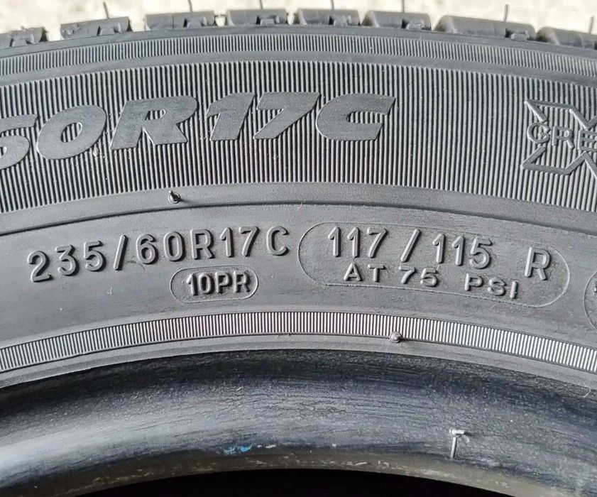Шини літні R17C 235/60 Michelin Agilis