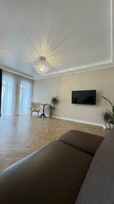 Продам 3-х комнатную квартиру в элитном ЖК на Марсельской.  Кирпичный дом. АОГВ.  Паркинг
