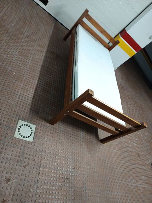 Cama de solteiro completa