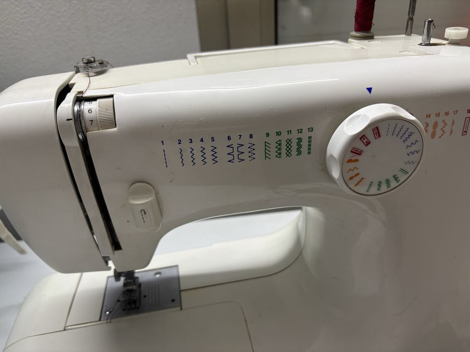 Maquina de costura Jocel eletrica