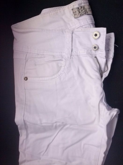 4 Calças Pull&Bear e Lois por 9 euros