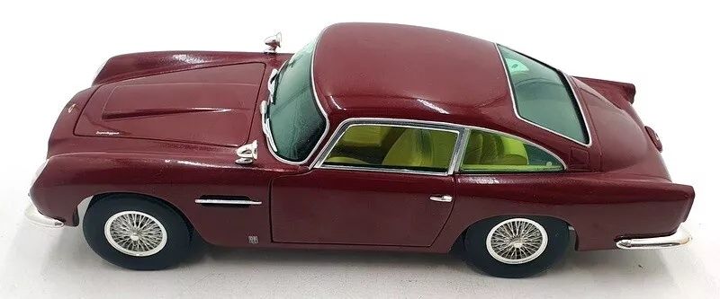 Chrono: Aston Martin DB5 1/18