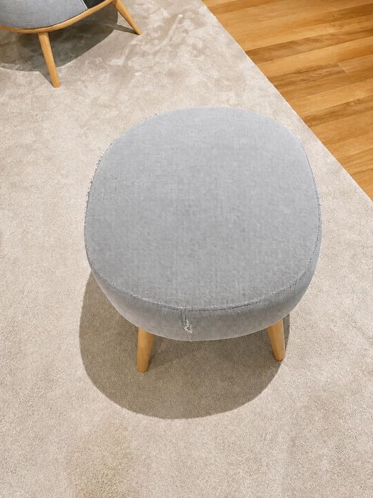 Conjunto de dois cadeirões design  moderno com apoio de pés