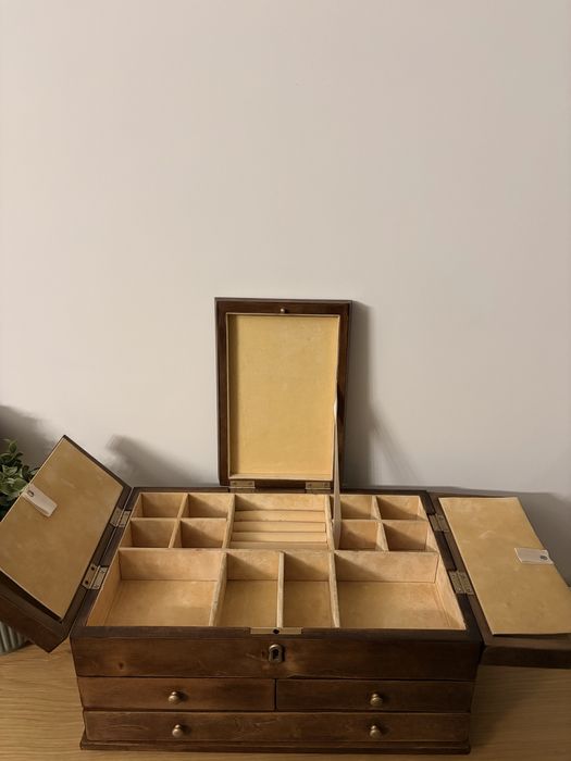 Caixa guarda joias / costura de madeira