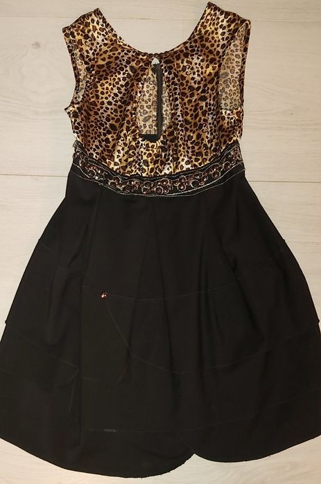 Плаття 36р. З тигровим принтом.