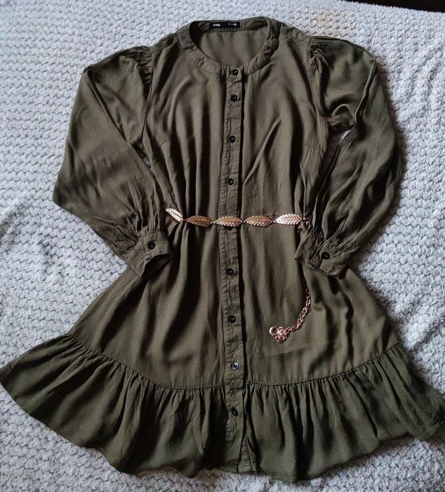 Sukienka koszulowa z długim rękawem w kolorze khaki z oryginalnym pask