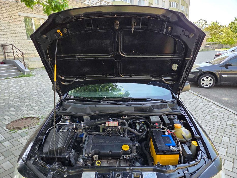 Продам Opel Astra 2006р. Один власник з автосалону, рідний пробіг!