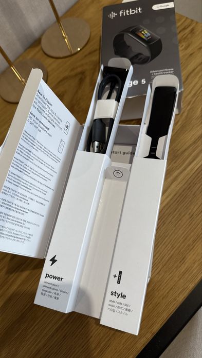 Фітнес браслет fitbit charge 5