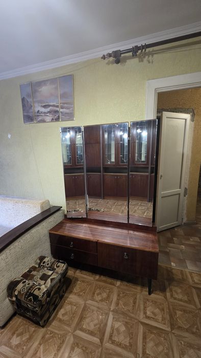 : Трюмо трельяж с тремя зеркалами (Mid-century)
​Описание:
Продам клас