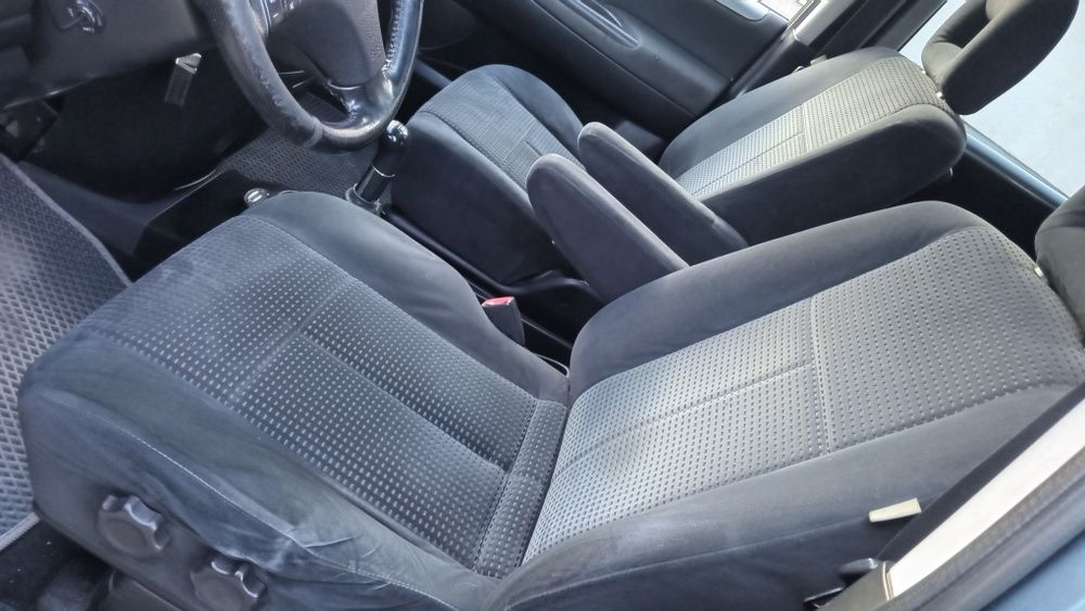 Продам Mazda MPV