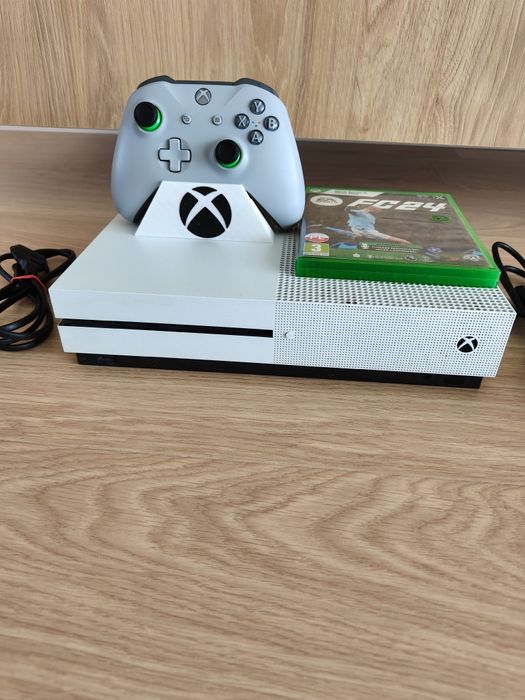 Xbox one s 1TB pad FIFA 24