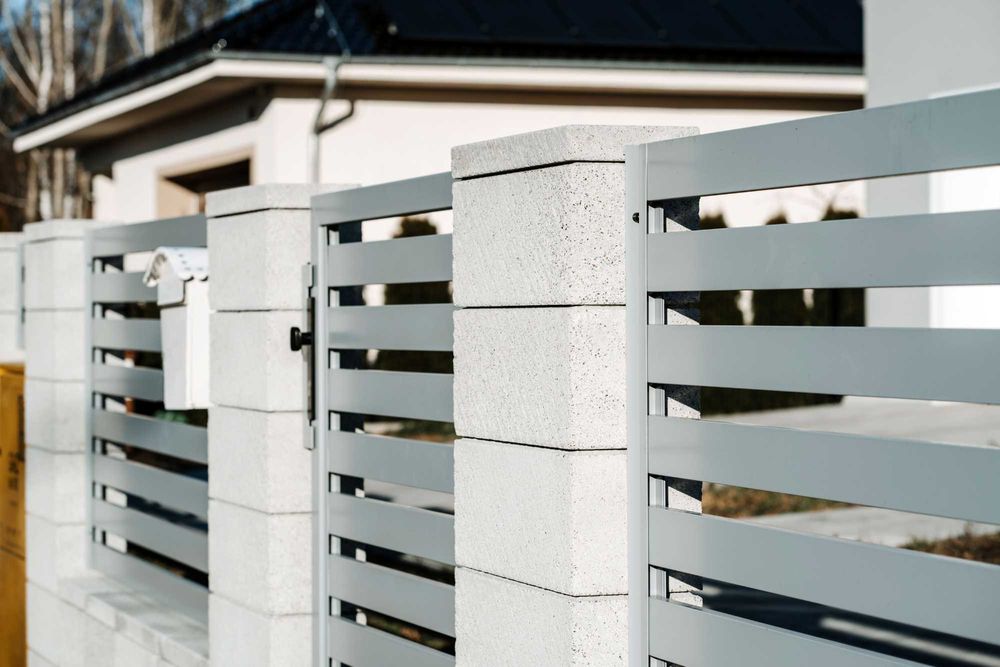 Ogrodzenie Frontowe, Palisada pozioma, Przęsła palisadowe + Joniec