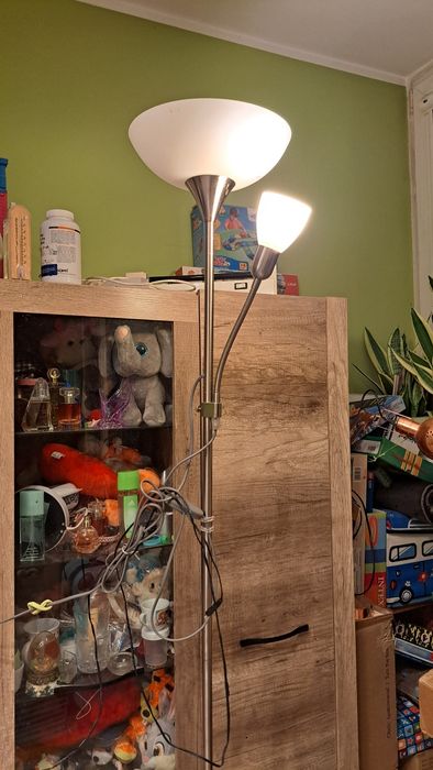 Lampa podlogowa reguliwana