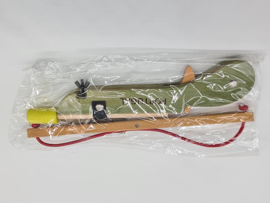 Besta de brinquedo em madeira - nova