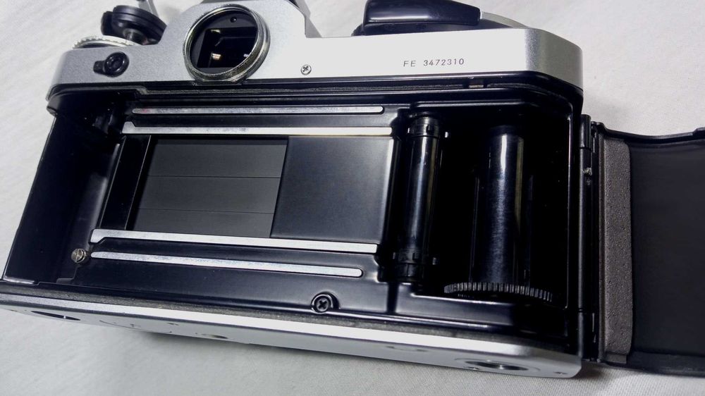 Nikon FE комплект боди