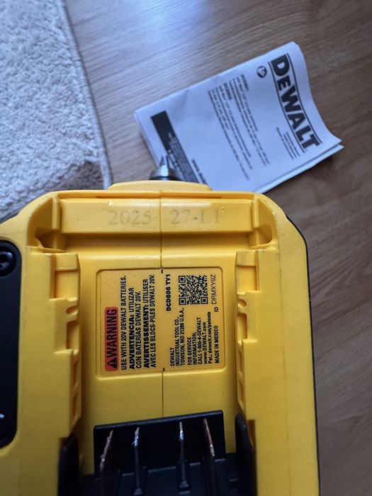 Аккумуляторный бесщеточный ударный шуруповерт Dewalt DCD806B 20V