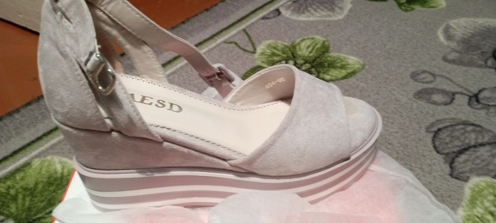 Босоніжки жіночі