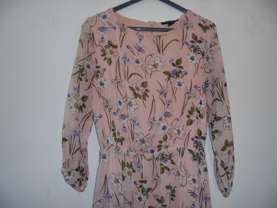 vestido de senhora muito alegre