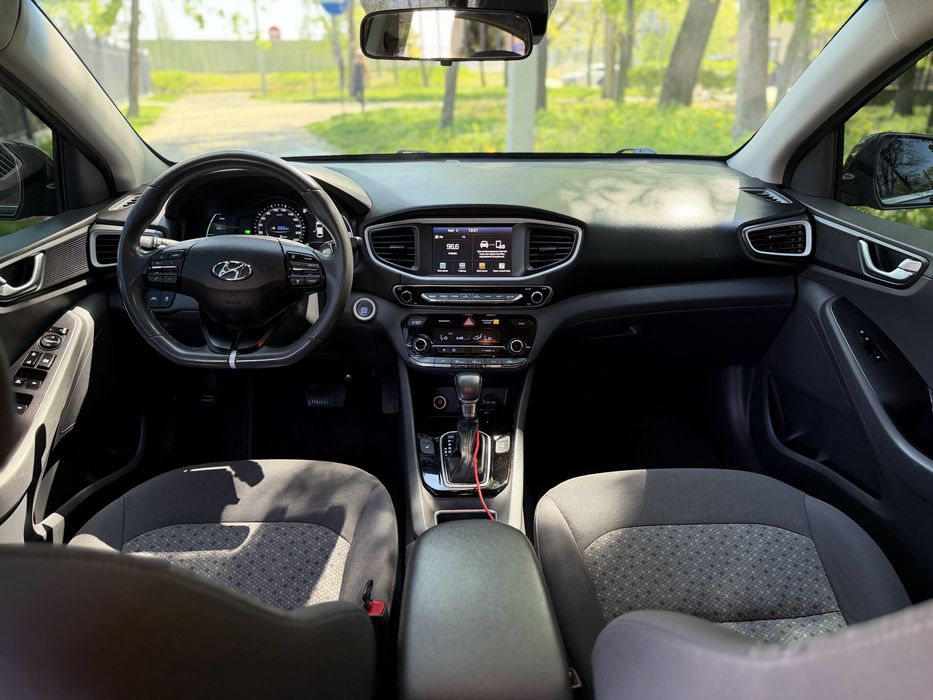 В продаже Hyundai ioniq 1.6 гибрид