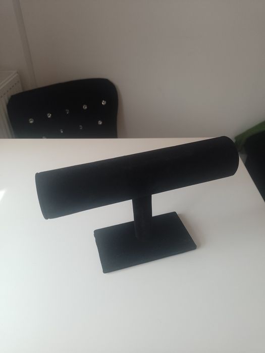 Stojak na bransoletki czarny welurowy