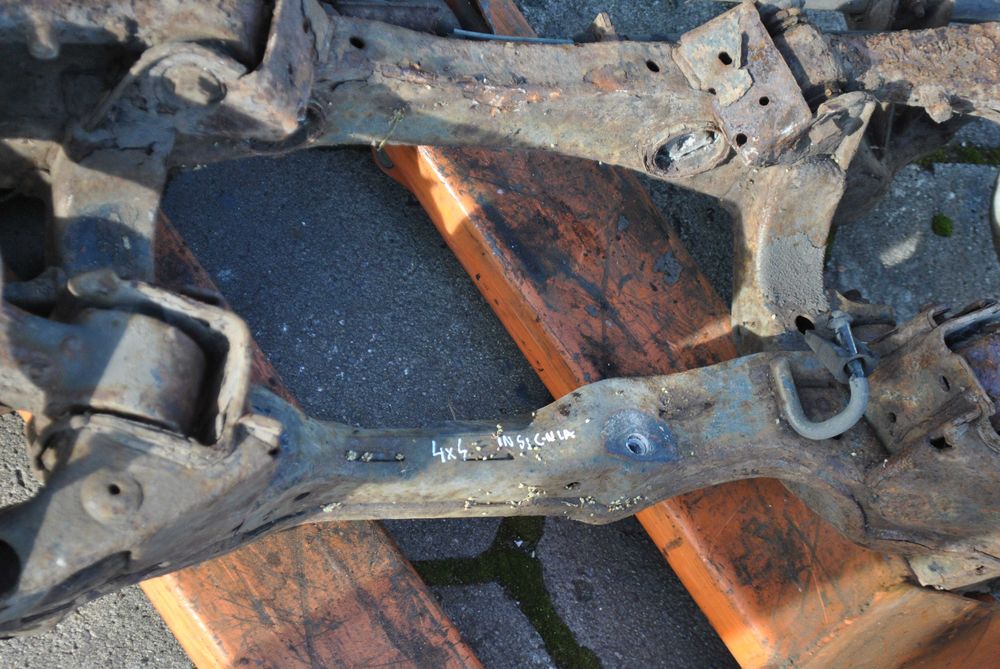 Tylna belka  Opel Insignia 4x4