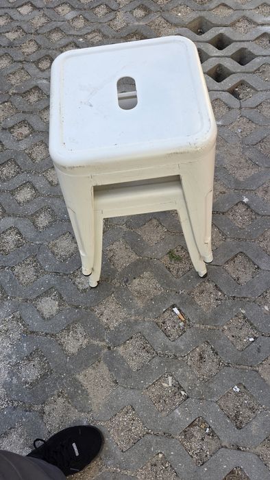 Cadeiras e Bancos em  Metal