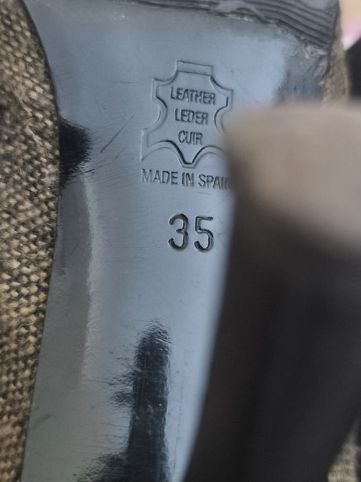 Botas em pele genuina e tecido