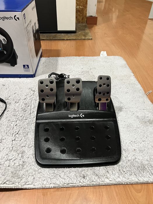 G29 Steering Wheel Like New, with Original Box64751956684931122