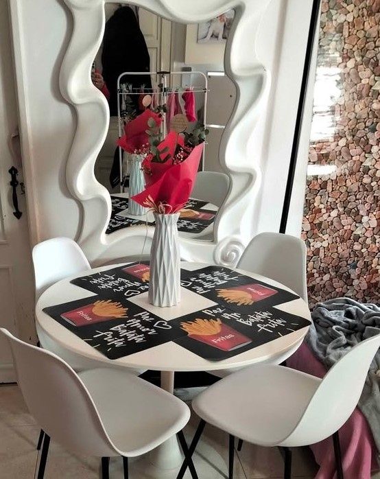 Mesa IKEA e 4 cadeiras