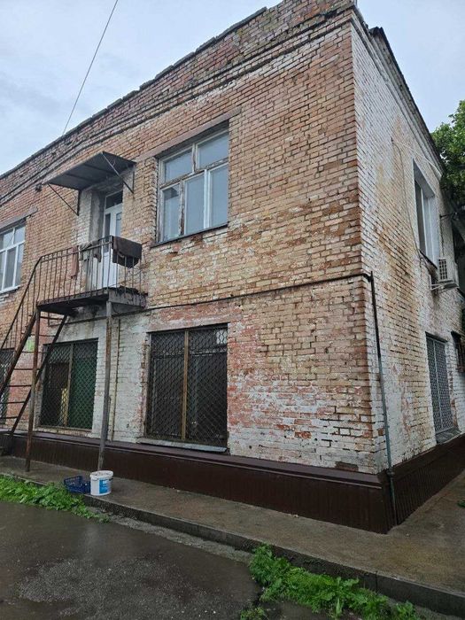 Продаж кімнати в гуртожитку в районі ринку Благодать.