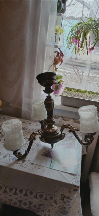 Продам люстру дешево