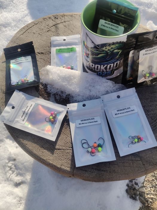 Kubek wypełniony główkami wolframowymi