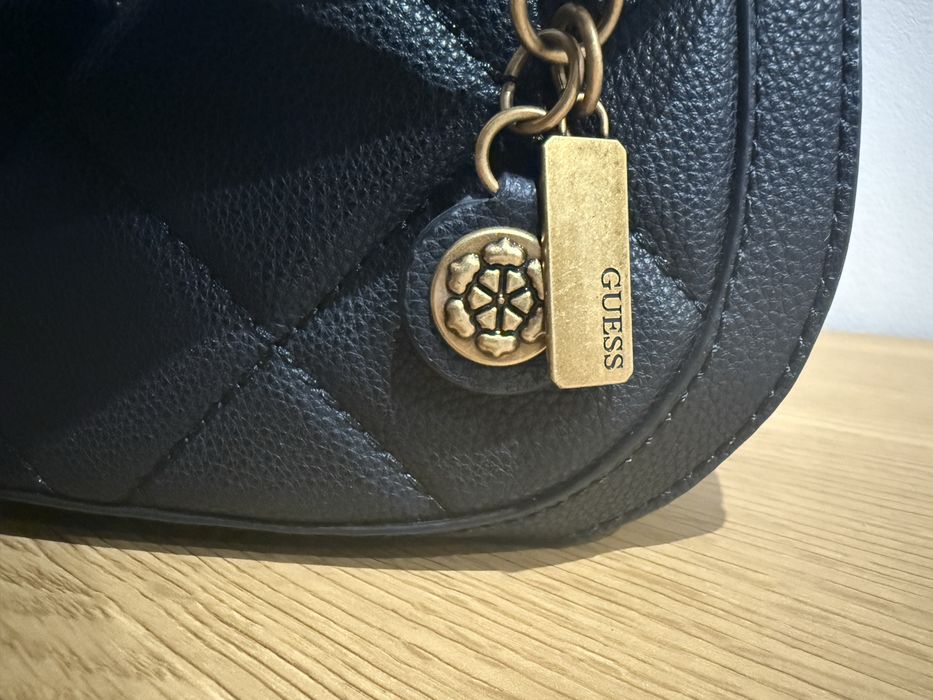 Сумка жіноча GUESS чорного кольору